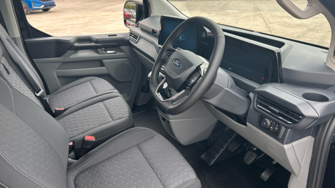 Ford Transit Custom 280 L1 Diesel Fwd 2.0 EcoBlue 136ps H1 Van Limited - Image 6